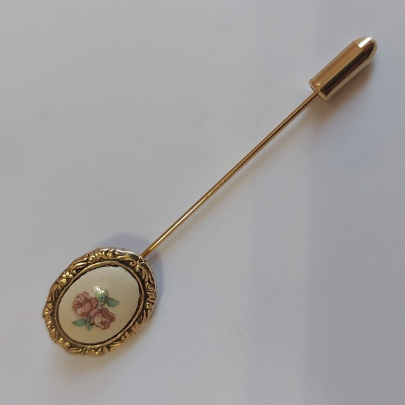 Vintage Jewelry - Vintage Cameo Rose Stick Pin